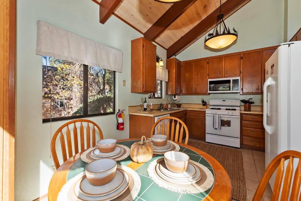 Everwood Serenity Treehouse Ontrail Head/Sledding Villa Big Bear Lake Exterior photo