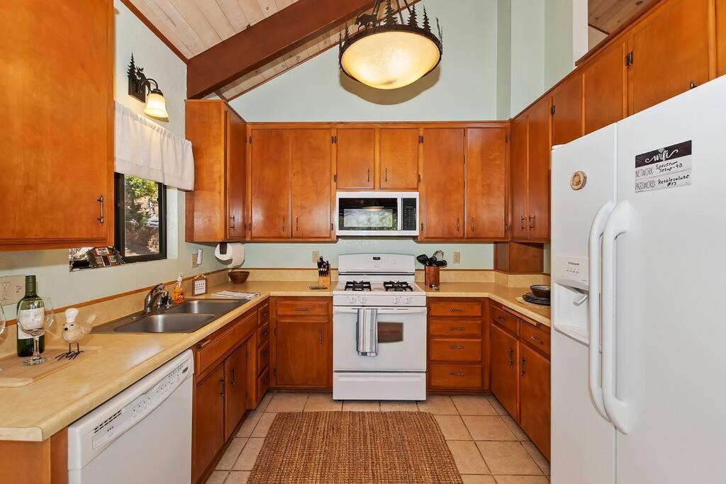 Everwood Serenity Treehouse Ontrail Head/Sledding Villa Big Bear Lake Exterior photo